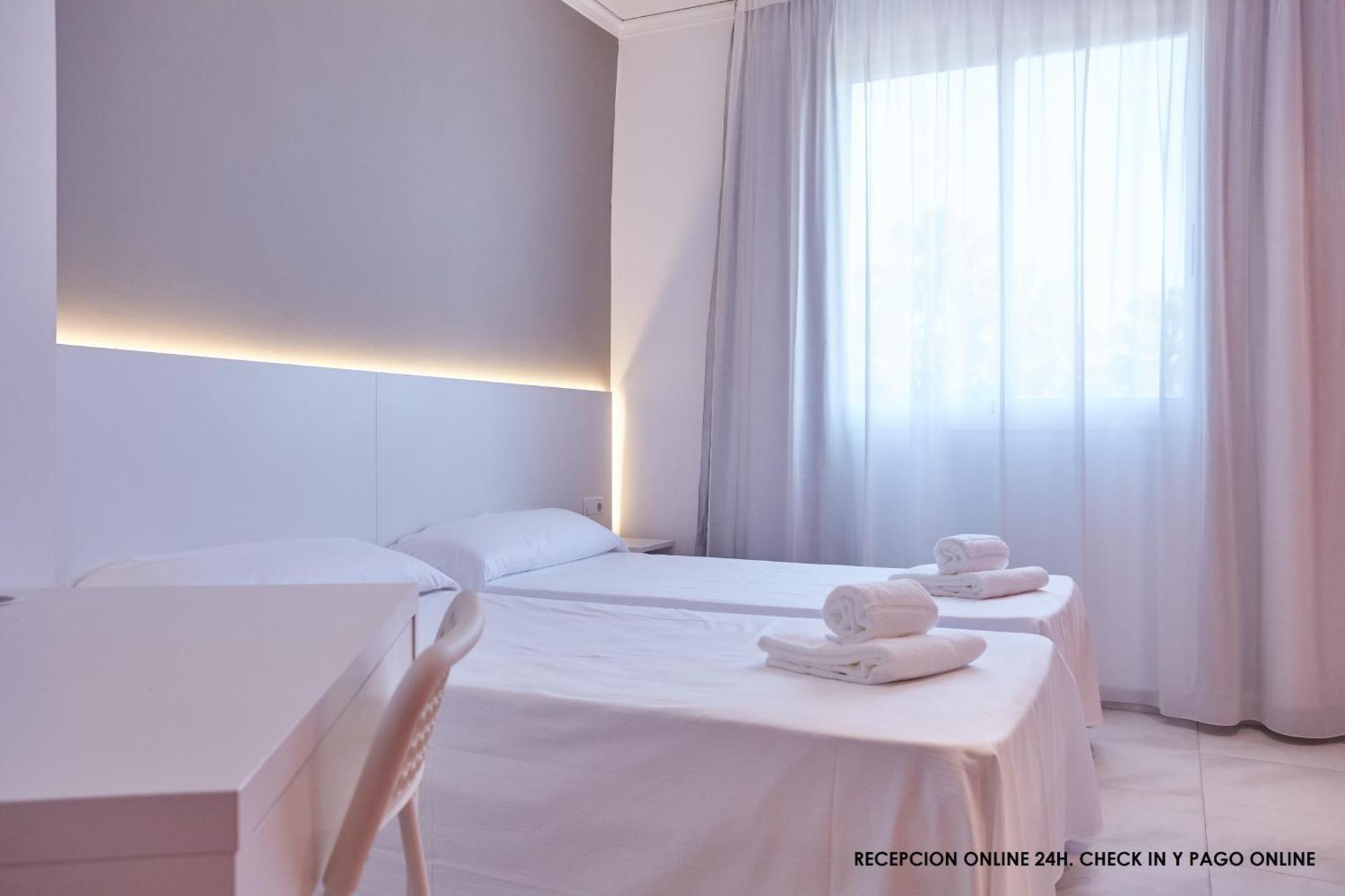 Hotel Dl Port Grao de Castellon Bagian luar foto